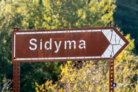 Directional sign pointing toward Sidyma Antique City